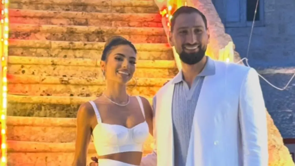Dalla cascata di fiori agli amici Haaland e Mancini: Gigio Donnarumma e Alessia Elefante si sono sposati - La Gazzetta dello Sport