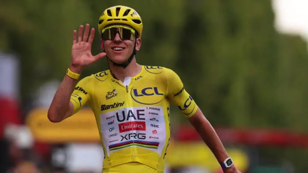 Tour de France, Parigi: a Van del Poel l'ultima tappa, Pogacar fa 5 ed è leggenda - Aggiornamento del 26 Luglio delle ore 19:58